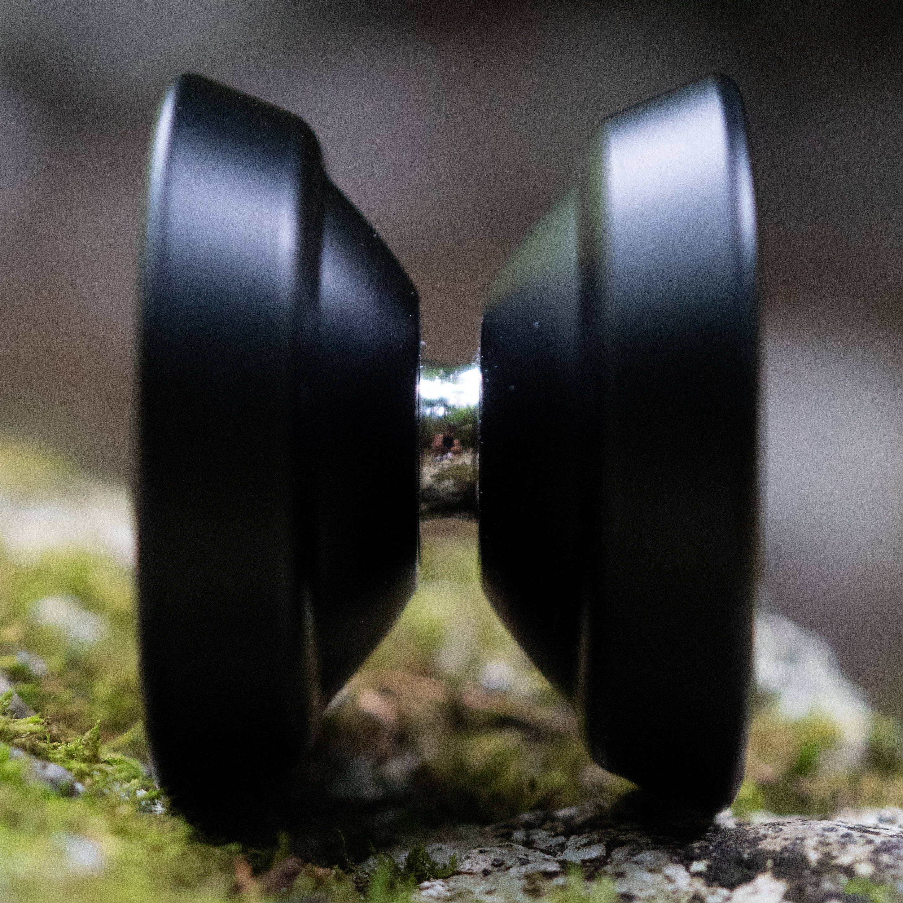 M Light / Black