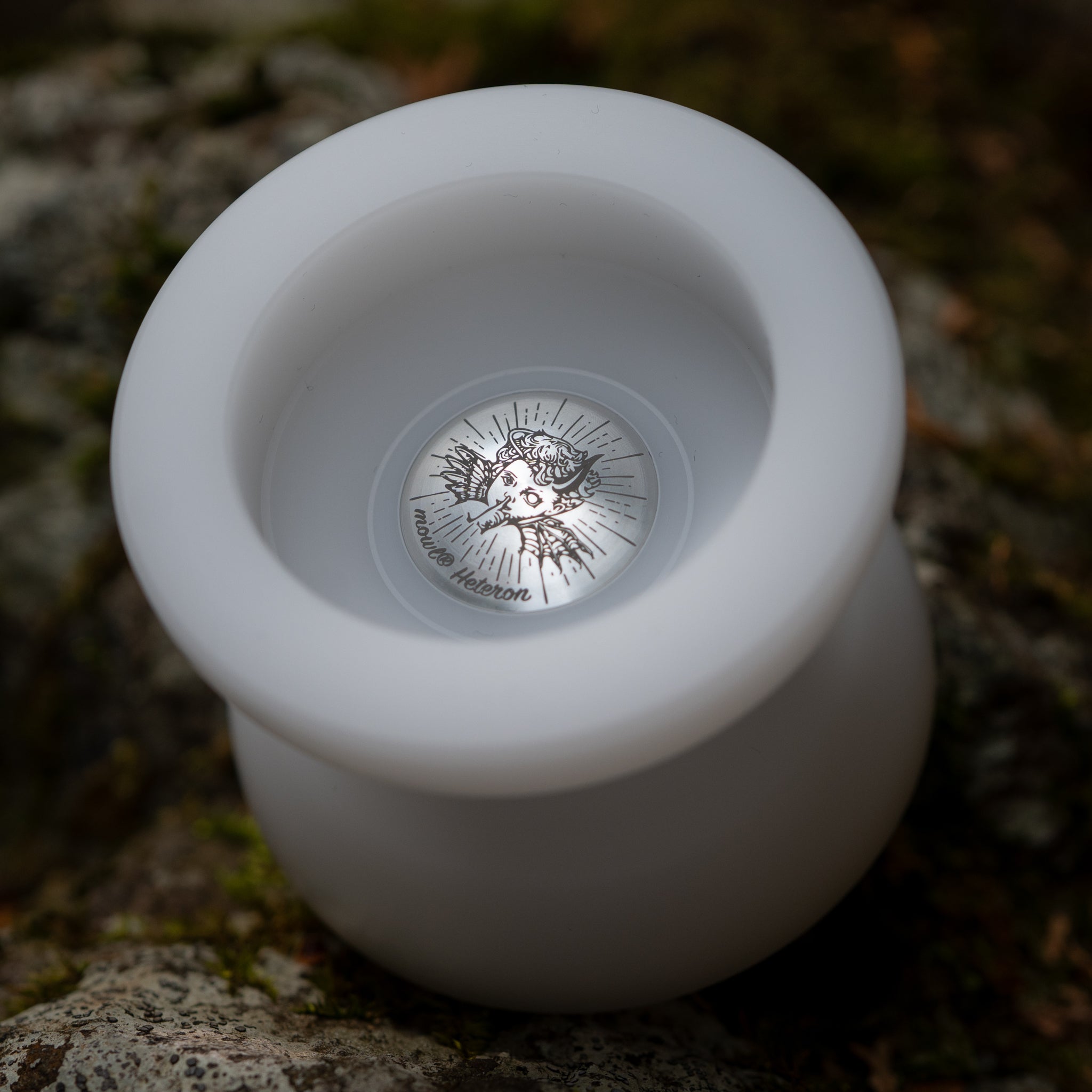 "Heteron" Regular Logo / White (Silver Hub)